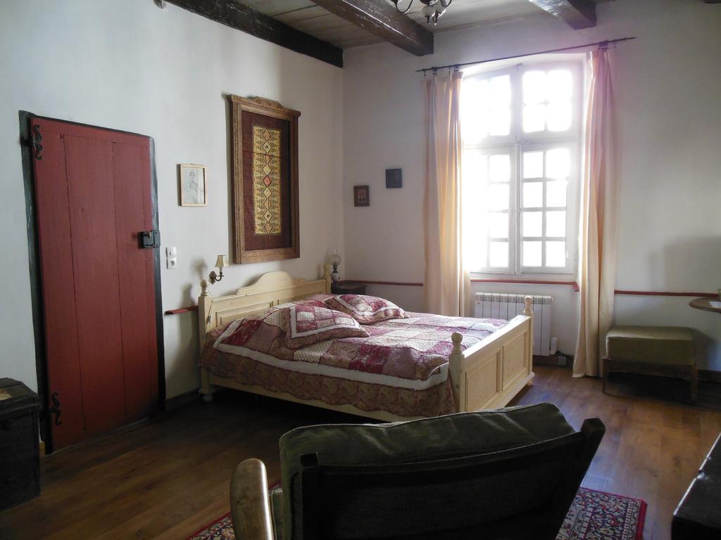 Auberge Lion D'Or Saint-Antonin Room photo